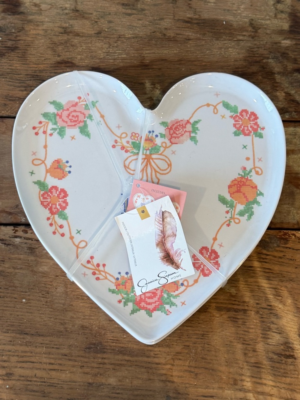 NWT Jessica Simpson Heart Melamine Salad Plates Set of 4